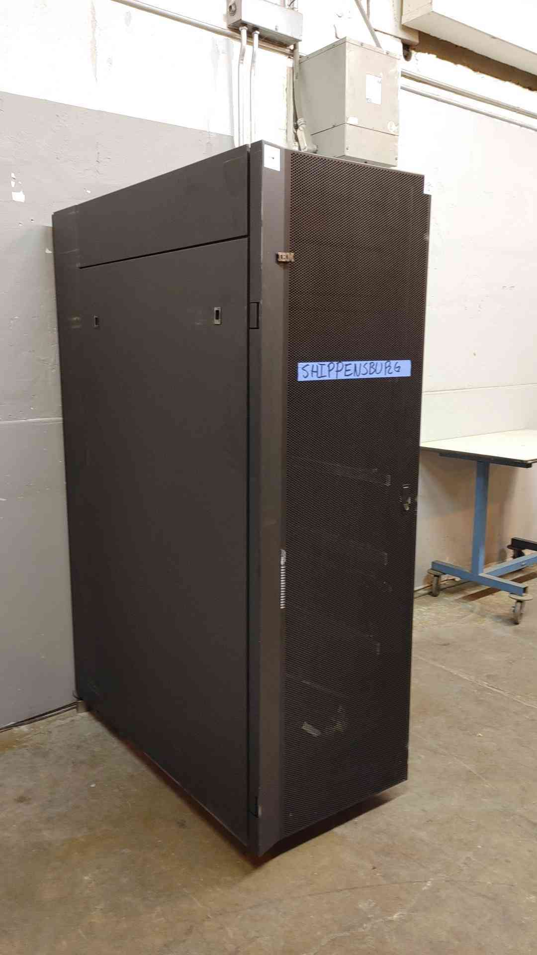 42U IBM Fully Enclosed Rolling Server Rack 46X6985(103755)