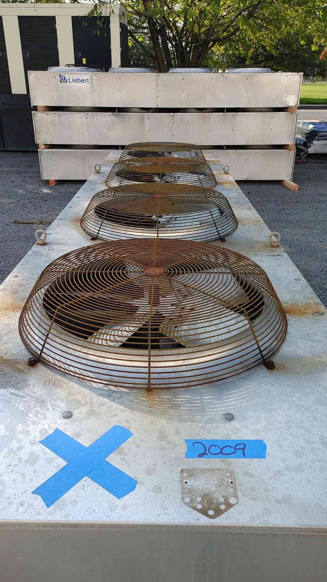 Liebert 4 Fan Condenser 460V 3PH DCDF510-A Hi Ambient Temp(104312)