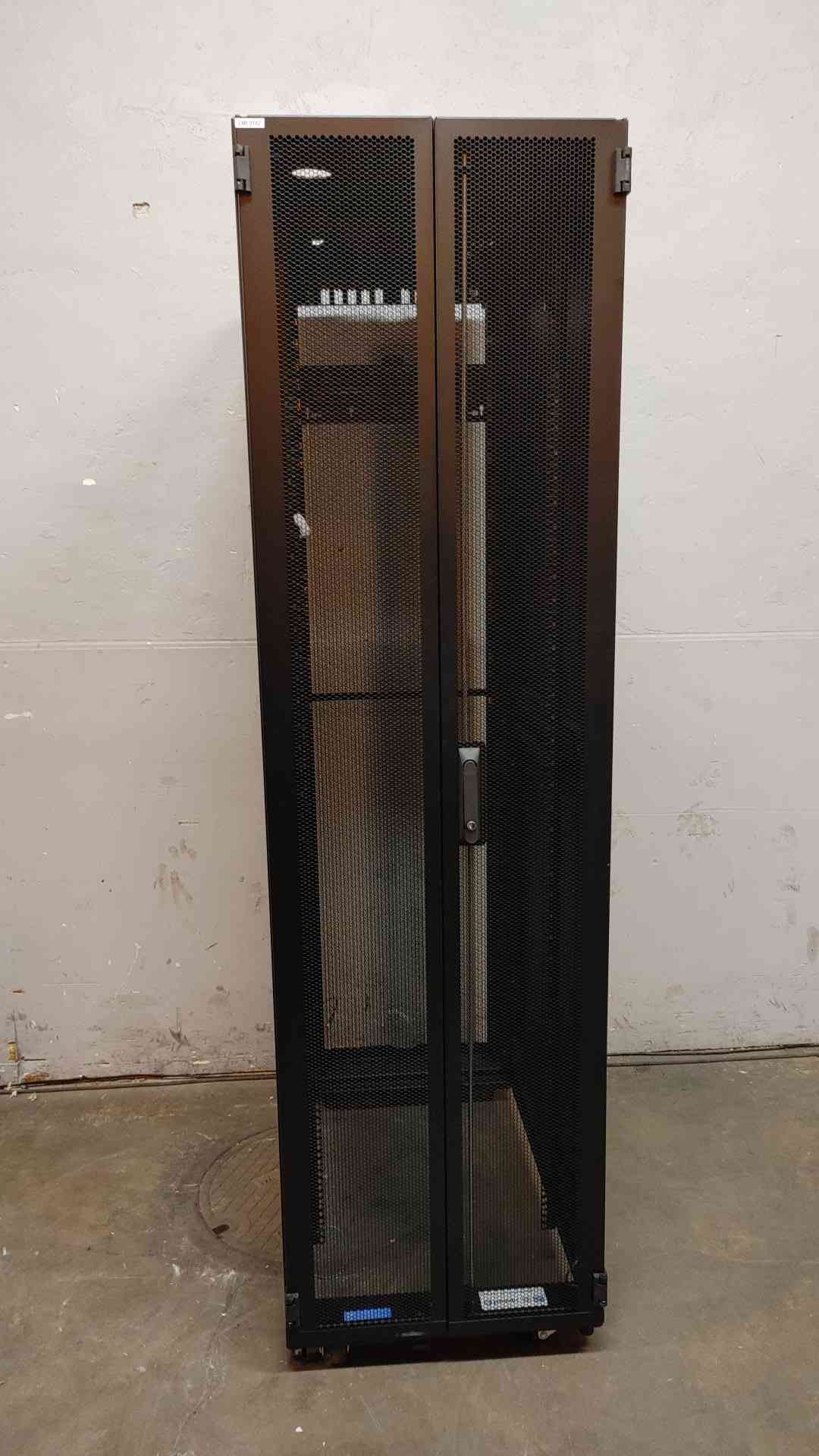 45U Chatsworth Fully Enclosed Rolling Server Rack GF-2A220-CB 42"x23"x85"(104326)