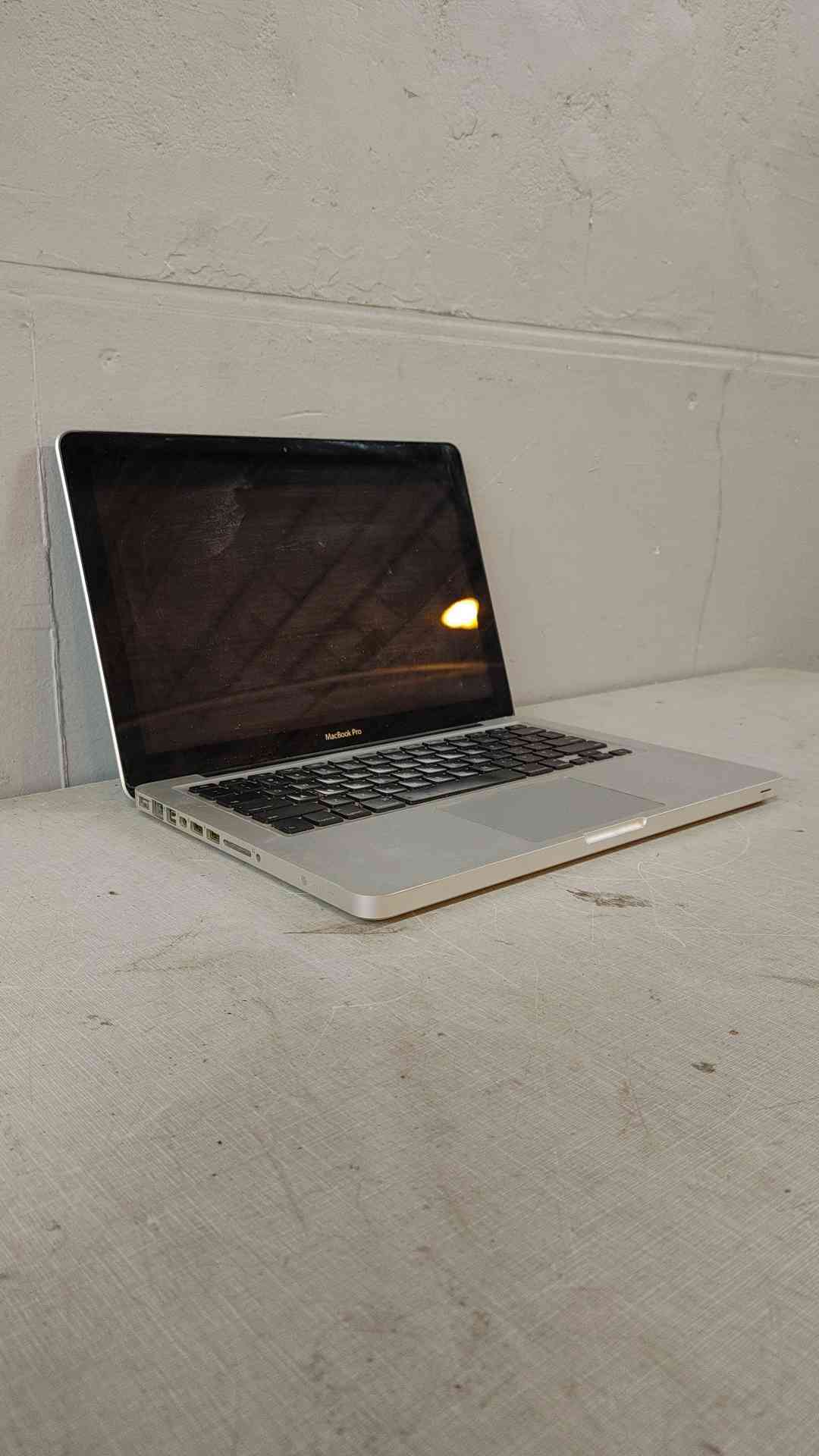 Apple 13" MacBook Pro - No Hard Drive-