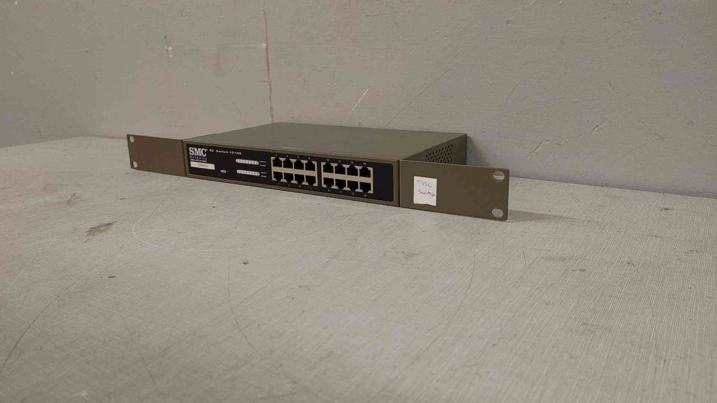 SMC Networks Fiber Network EZ Switch 10/100 100-240V .4A SMC-EZ1016DT(104688)