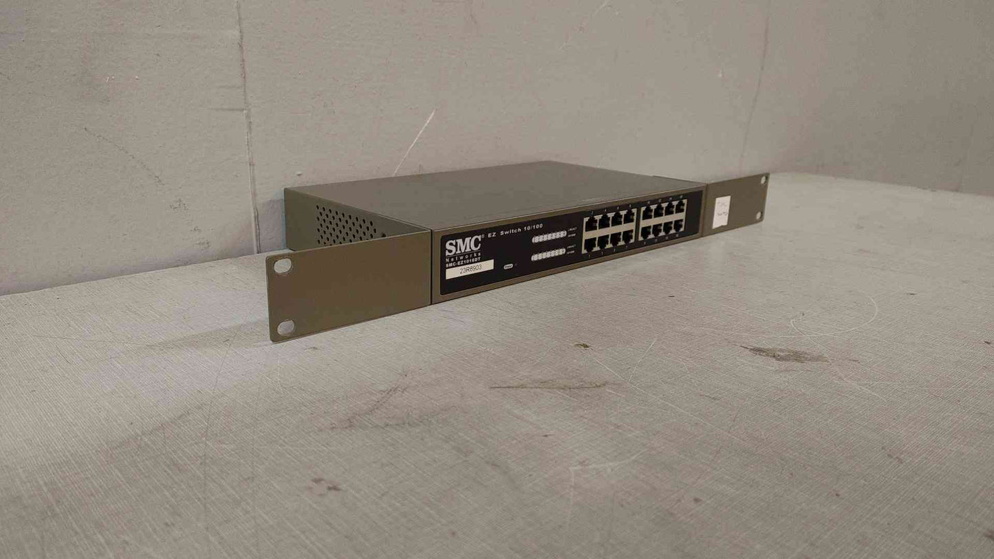 SMC Networks Fiber Network EZ Switch 10/100 100-240V .4A SMC-EZ1016DT(104688)