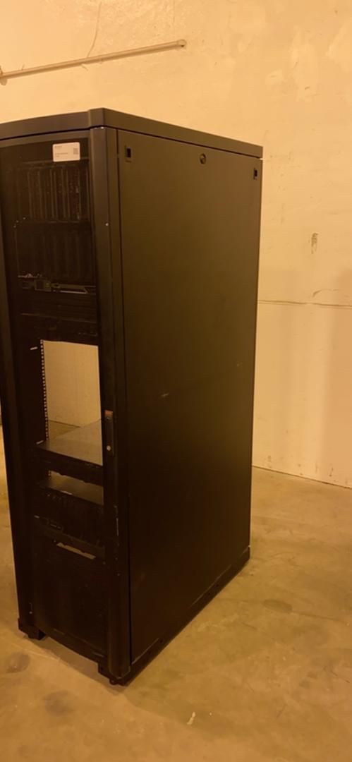 APC AR2100BLK Fully Enclosed Server Rack(S6LLST3503)