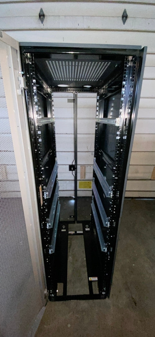 CISCO Fully Enclosed 42U Server Rack(S6LLST3137)