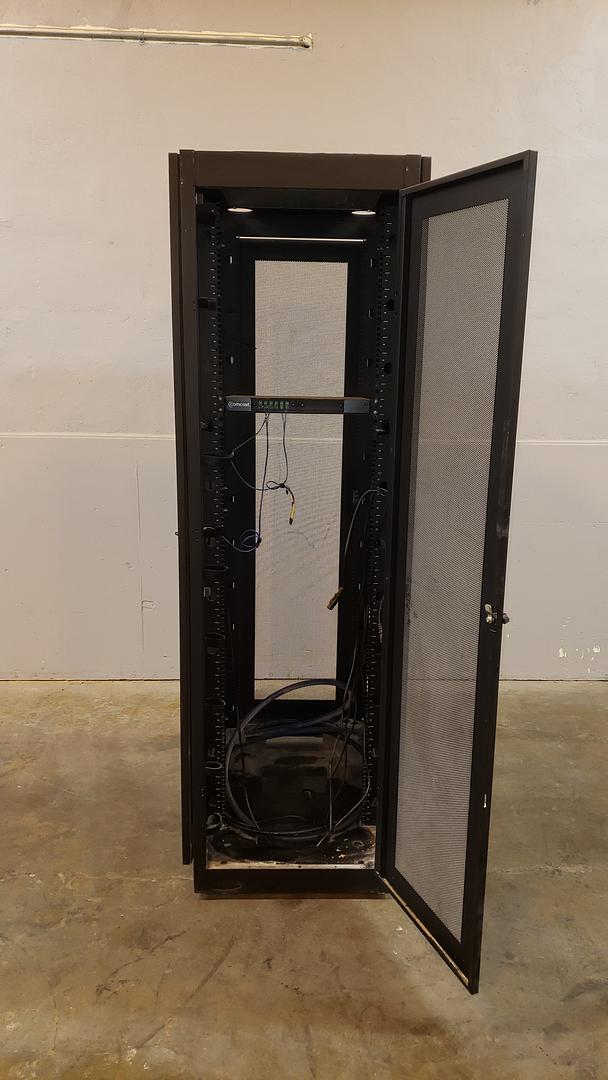 Fully Enclosed Server / Telecom Cabinet Rack