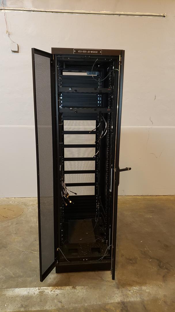 APC 8N1405A00017 Seismic SP Server Rack(S6LLST7664)