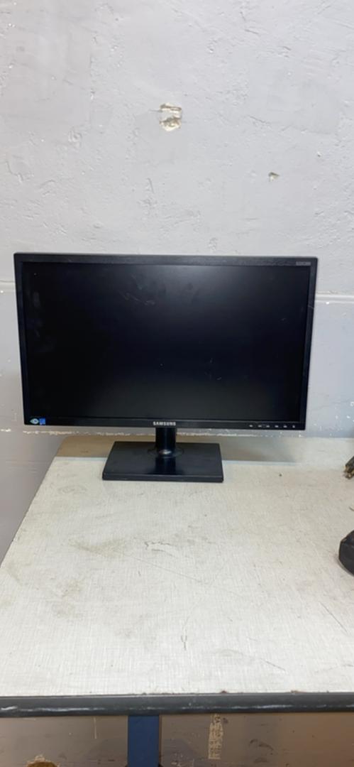 Lot of 20 Used DELL & Samsung Flat Screen Computer Monitors(S6LLST6924)