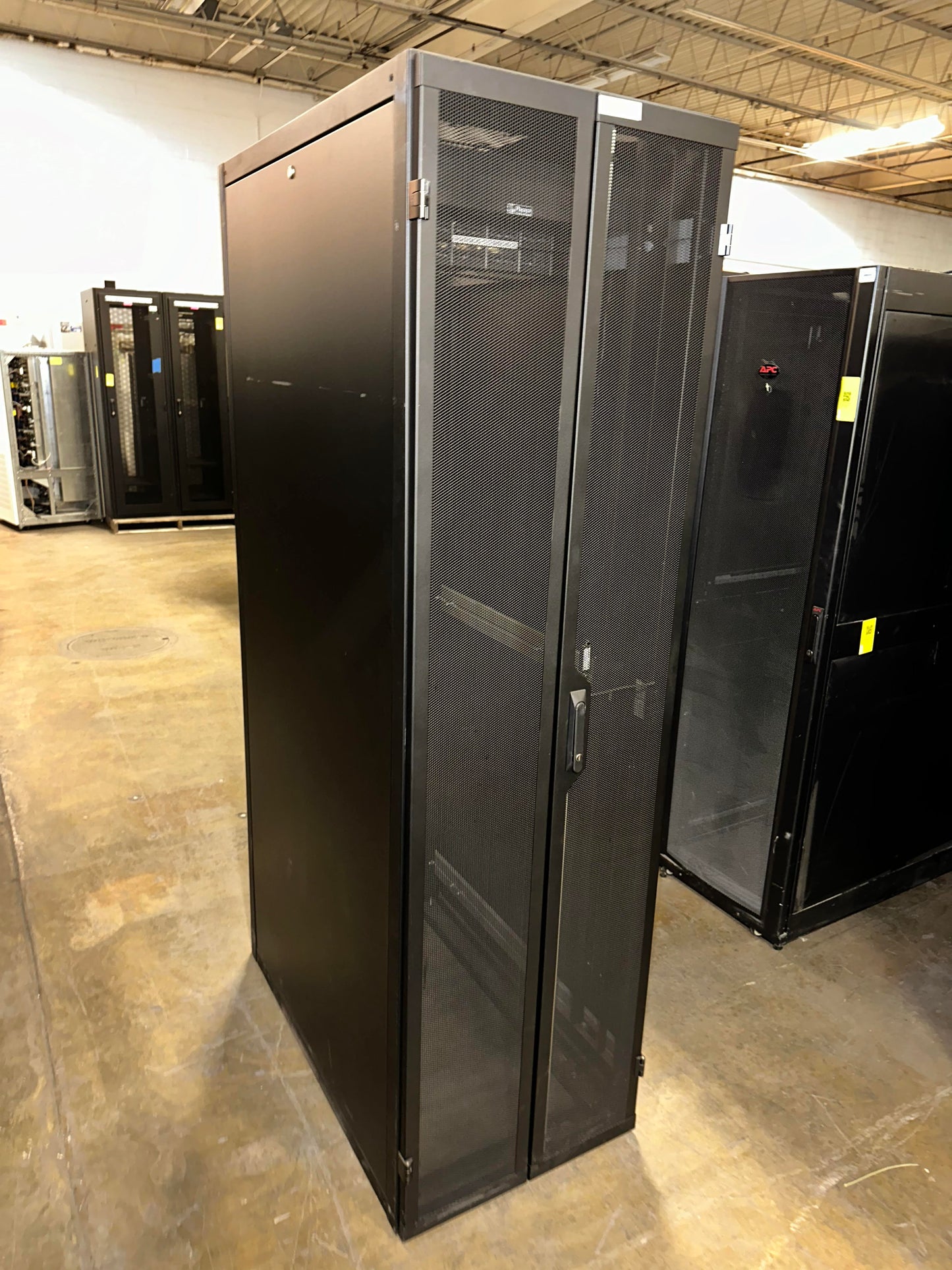 Chatsworth 45U Server Cabinet Rack Fully Enclosed(S6LLST1175)