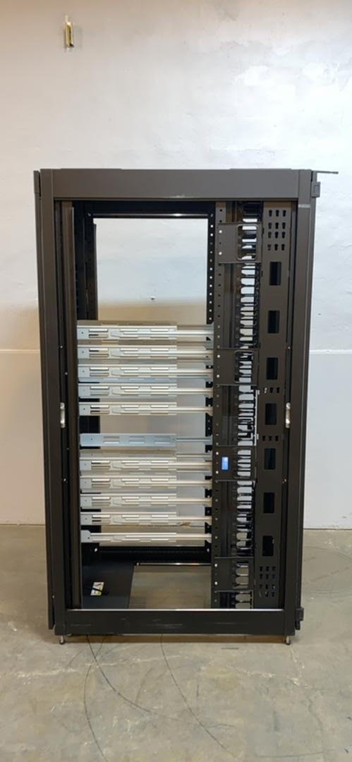 Chatsworth 45U Server Cabinet Rack Fully Enclosed(S6LLST1175)